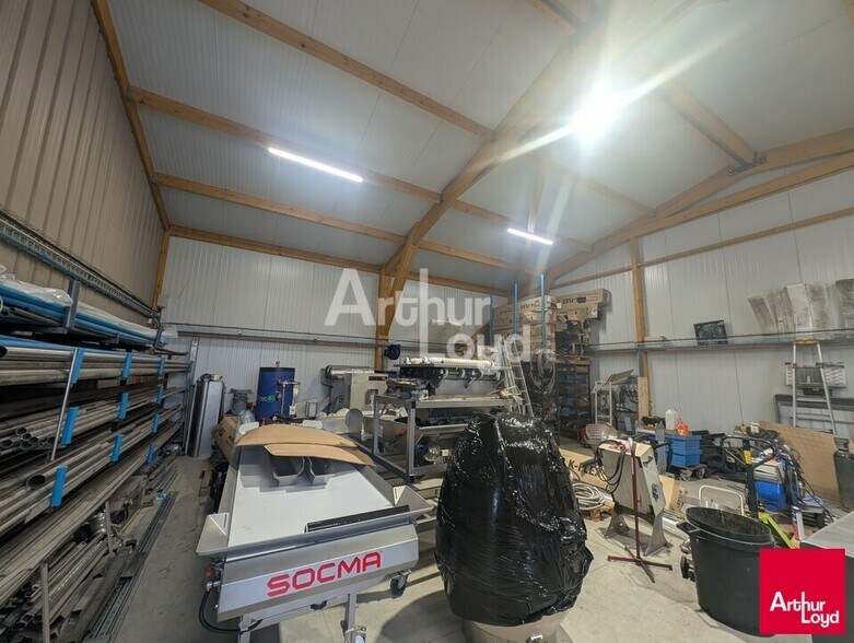 Local d'activités dans Bellevigne-les-Châteaux à vendre - Photo intérieure – Image 1 sur 3