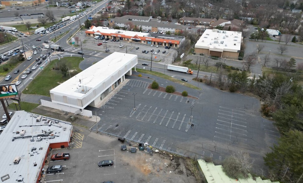 710 Old Bridge Tpke & Route 18, East Brunswick, NJ à vendre - Photo de l’immeuble – Image 3 sur 5