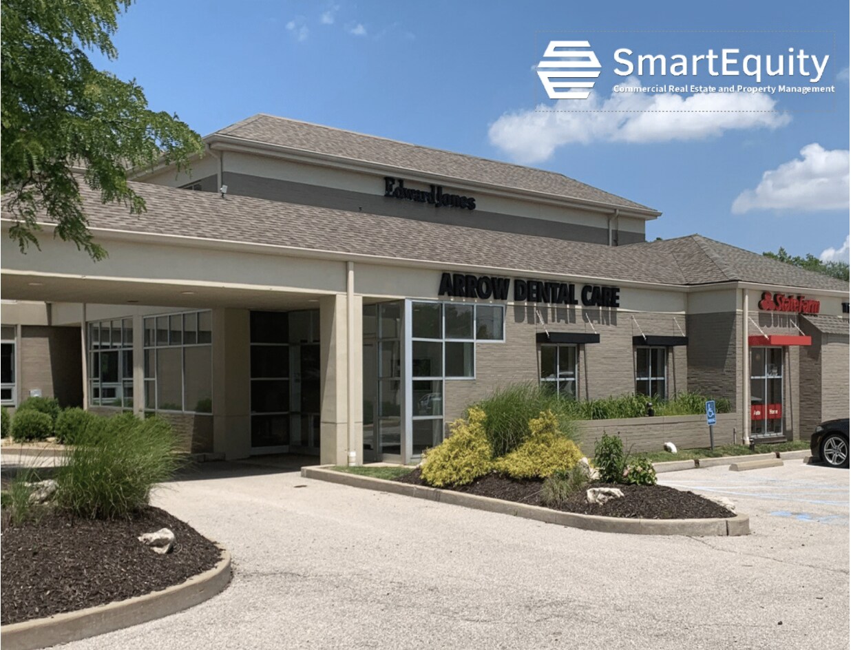 15623 Manchester Rd, Ellisville, MO à louer Photo de l’immeuble– Image 1 sur 3