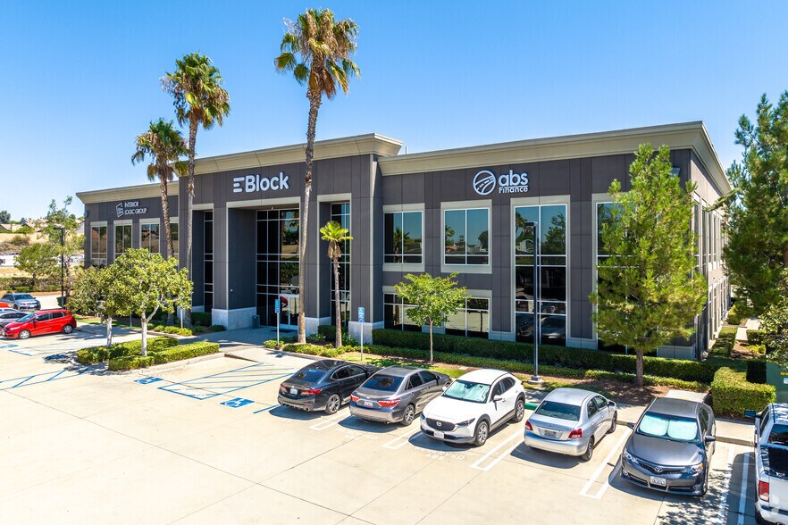 341 Corporate Terrace Cir, Corona, CA à louer - Photo principale – Image 1 sur 28