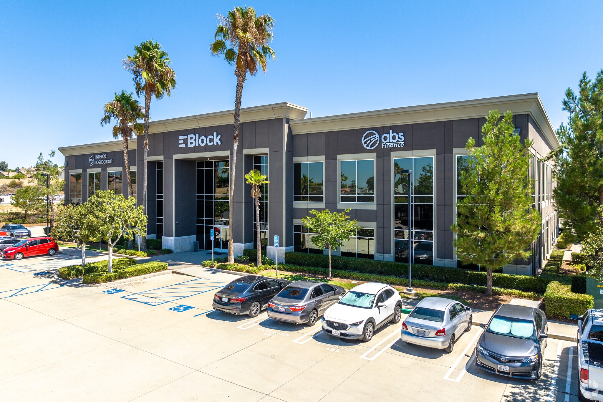341 Corporate Terrace Cir, Corona, CA à louer Photo principale– Image 1 sur 29