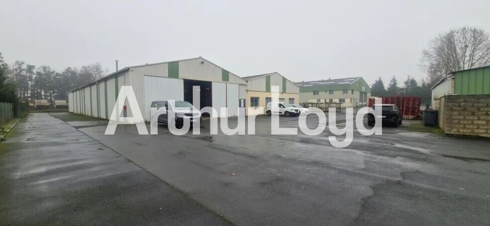 Local d'activités dans Giberville à vendre - Photo de l’immeuble – Image 1 sur 3