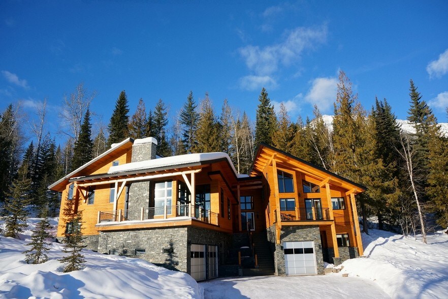 15 Alpine Trail Cres, Fernie, BC à vendre - Photo principale – Image 2 sur 15