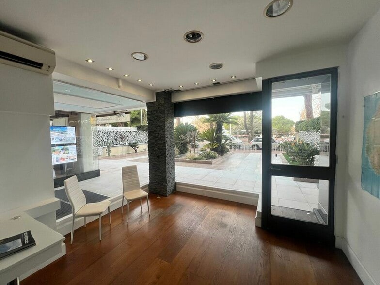 93 Boulevard De La Croisette, Cannes à vendre - Photo de l’immeuble – Image 3 sur 8