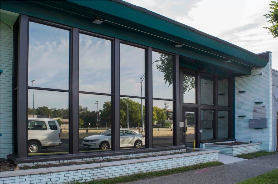 18040 James Couzens Fwy, Detroit, MI à louer - Photo principale – Image 1 sur 10