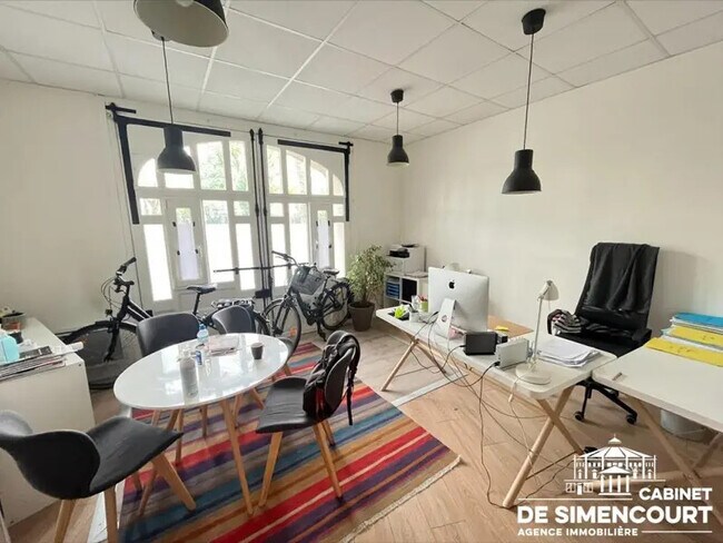 Plus de détails pour Bureau à vendre
