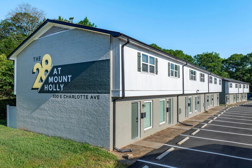 300 E Charlotte Ave, Mount Holly, NC à vendre - Photo de l’immeuble – Image 1 sur 10