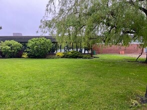 913 Brock Rd, Pickering, ON à louer Photo de l’immeuble– Image 2 sur 14