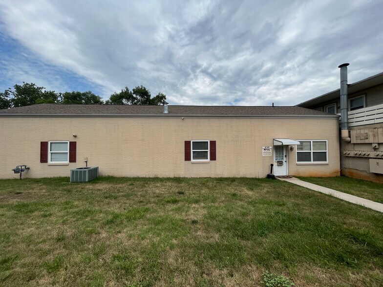 630 Charles St, Staunton, VA à vendre - Photo de l’immeuble – Image 1 sur 9
