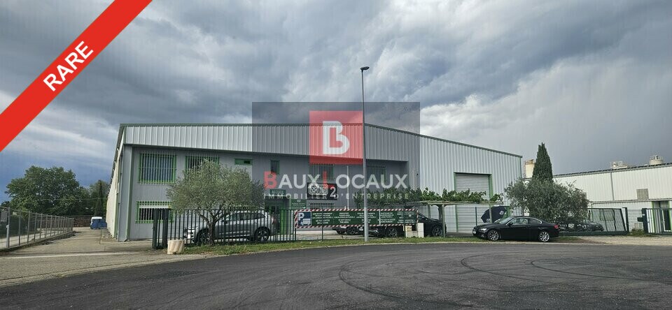 Industriel/Logistique dans Monteux à louer Photo de l’immeuble– Image 1 sur 13