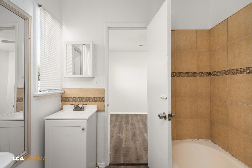 1806 McCray St, Bakersfield, CA à vendre - Photo de l’immeuble – Image 3 sur 8