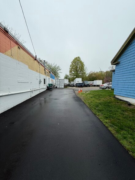 520 Pleasant St, Attleboro, MA à louer - Photo de l’immeuble – Image 3 sur 11