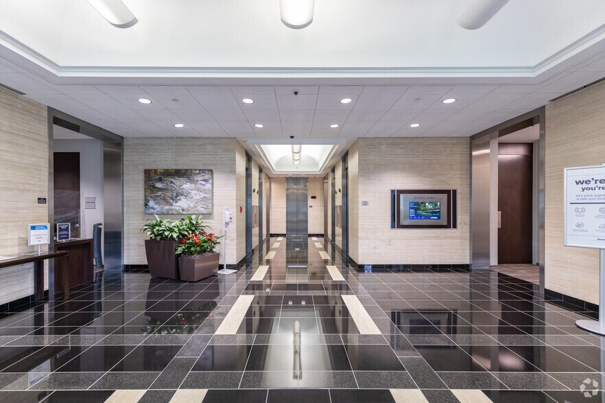 13430 Northwest Fwy, Houston, TX à louer - Hall d’entrée – Image 2 sur 26