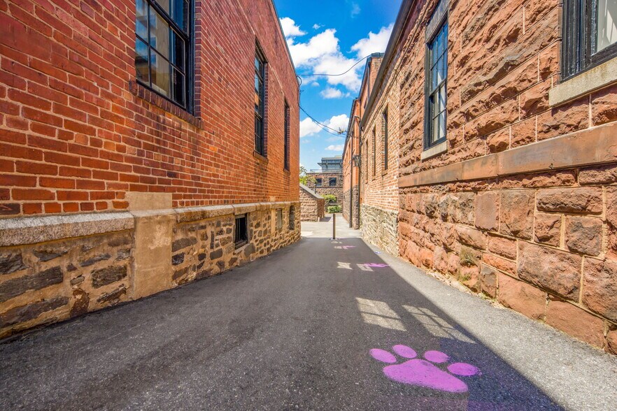 1028 33rd St NW, Washington, DC à louer - Photo de l’immeuble – Image 2 sur 8