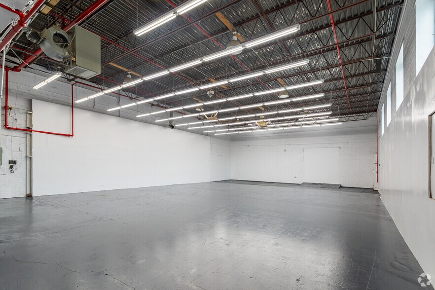555 Johnson Ave, Brooklyn, NY à louer - Numérisation 3D Matterport – Image 2 sur 10