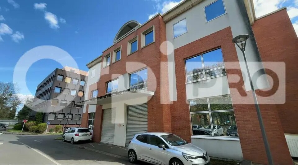 Local d’activités dans Chevilly-Larue à louer - Photo de l’immeuble – Image 2 sur 4