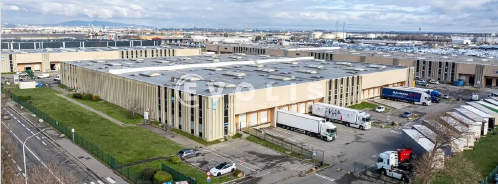 11 Avenue Du 24 Août 1944, Corbas à louer - Photo de l’immeuble – Image 1 sur 4