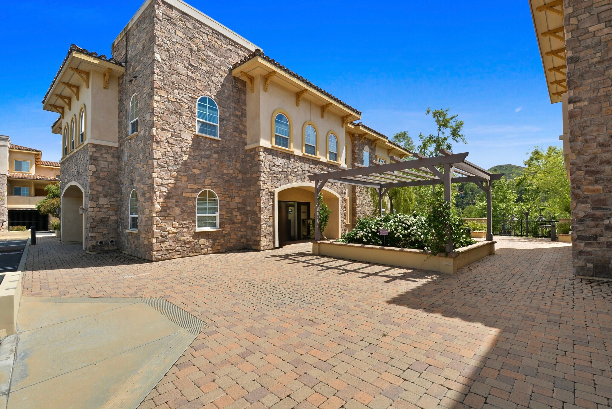 5018 Chesebro Rd, Agoura Hills, CA à vendre Photo principale– Image 1 sur 28