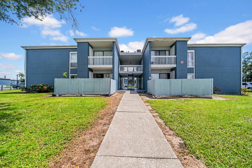 2019 5th St W, Bradenton, FL à vendre - Photo de l’immeuble – Image 3 sur 10