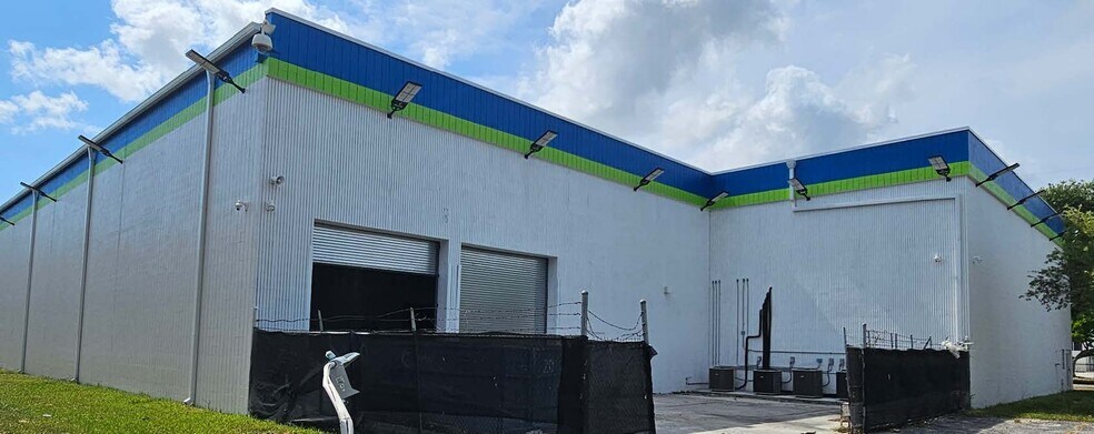 8800 NW 15th St, Miami, FL à louer - Photo de l’immeuble – Image 2 sur 14
