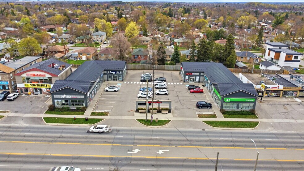 156 & 158 Guelph St portefeuille de 2 biens à vendre sur LoopNet.fr - Photo de l’immeuble – Image 1 sur 17