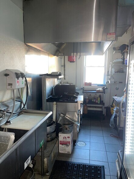 269 W Merrick Rd, Valley Stream, NY à louer - Photo intérieure – Image 3 sur 5