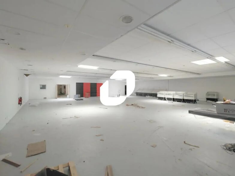 Local commercial dans Reims à louer - Photo de l’immeuble – Image 2 sur 4