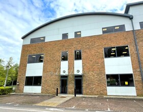 The Courtyard, High Wycombe à louer Photo de l’immeuble– Image 1 sur 3