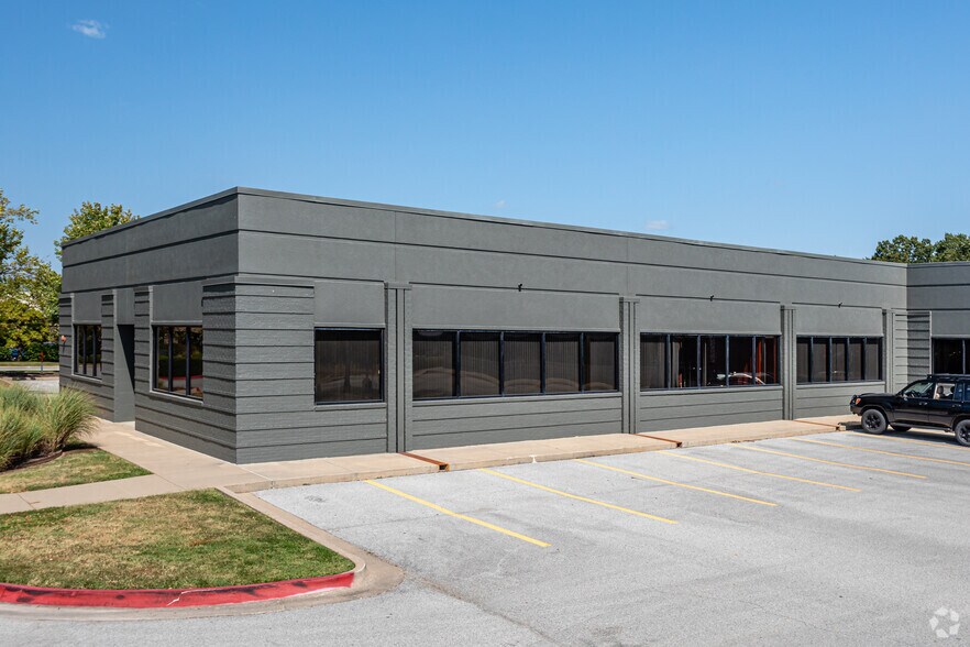 212 SE 34th St, Bentonville, AR à louer - Photo de l’immeuble – Image 2 sur 5
