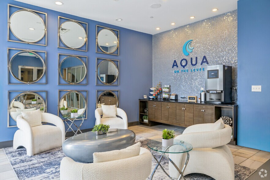 100 Aqua Way, Newport, KY à louer - Hall d’entrée – Image 2 sur 27