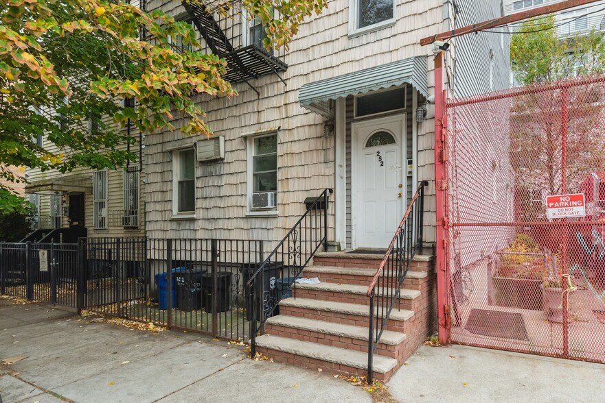 252 Skillman Ave, Brooklyn, NY à vendre - Photo de l’immeuble – Image 3 sur 10