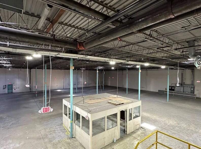 137 W Commercial Ave, Moonachie, NJ à louer - Photo intérieure – Image 3 sur 15