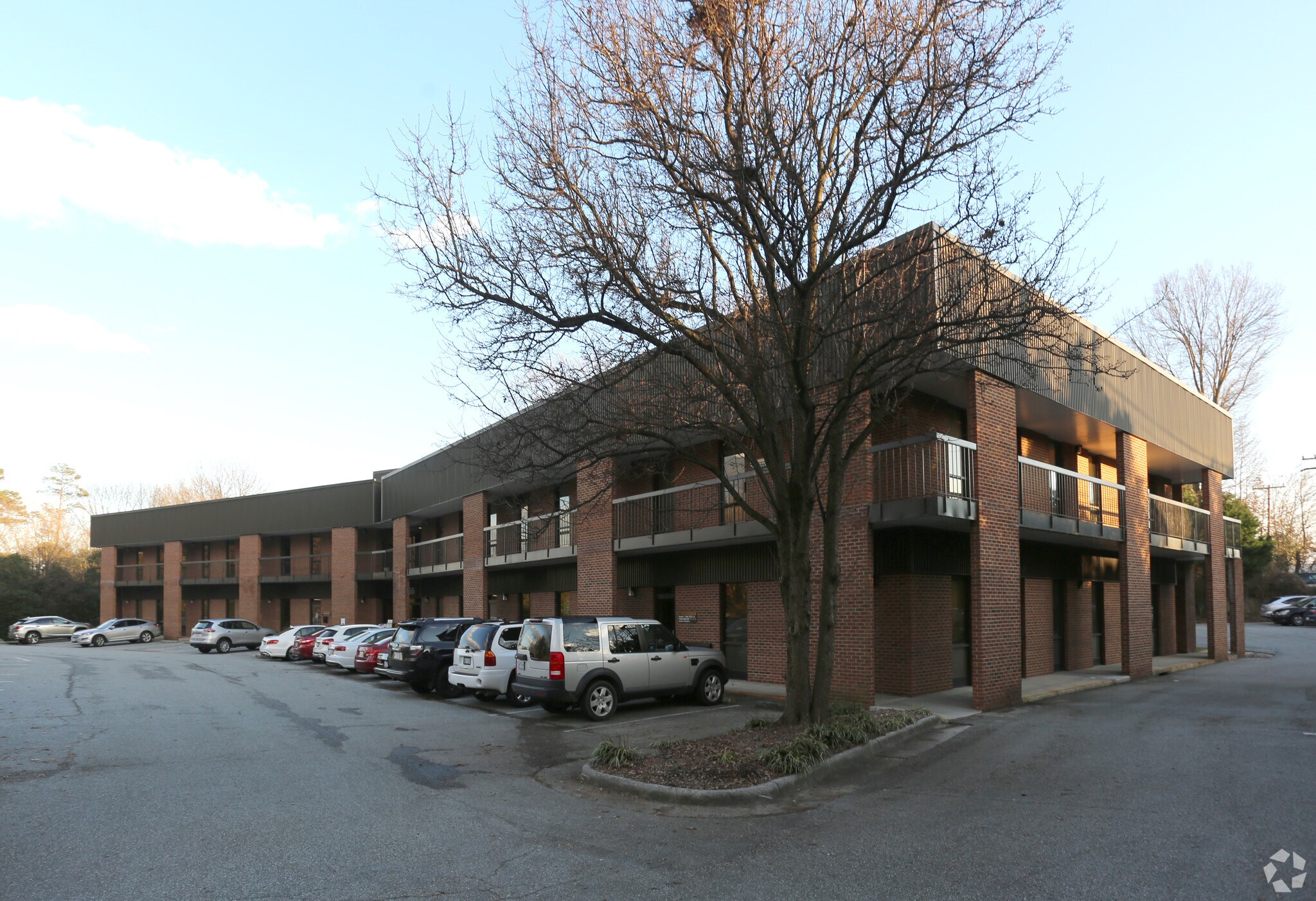1515 W Cornwallis Dr, Greensboro, NC à louer Photo principale– Image 1 sur 10
