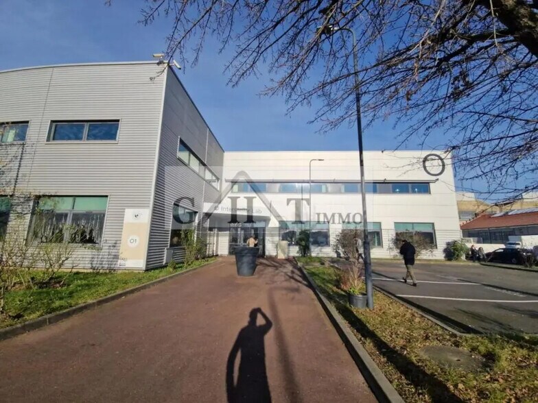 Local commercial dans Ivry-sur-Seine à louer - Photo de l’immeuble – Image 3 sur 3