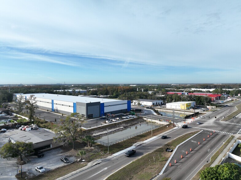 4908 W Linebaugh Ave, Tampa, FL à louer - Photo de la construction – Image 2 sur 2