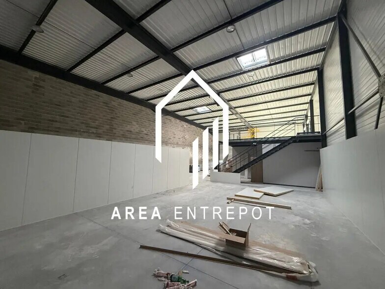 Local d’activités dans Gardanne à louer - Photo intérieure – Image 2 sur 9