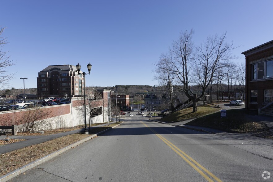 16 Winthrop St, Augusta, ME à louer - Photo de l’immeuble – Image 3 sur 5