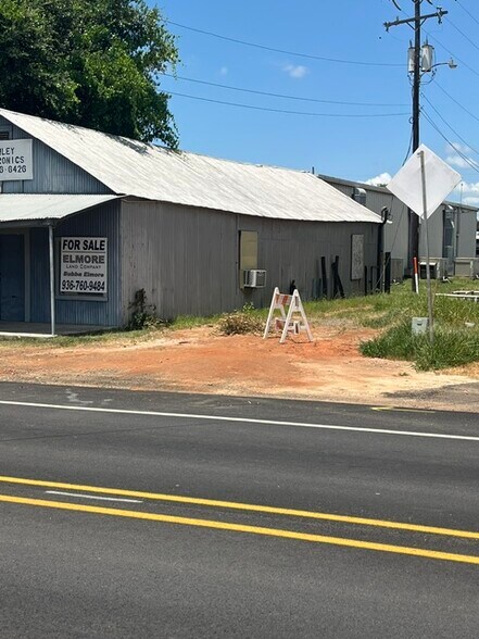 111 E Stewart St, Willis, TX à vendre - Photo de l’immeuble – Image 1 sur 3