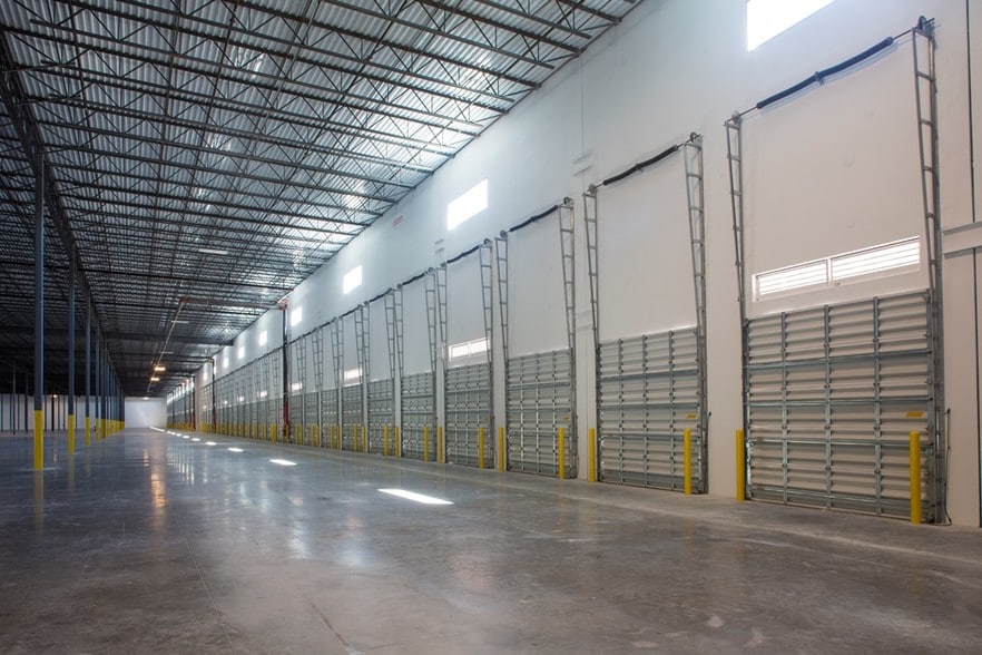 11255 NW 106th St, Miami, FL à louer - Photo intérieure – Image 3 sur 16