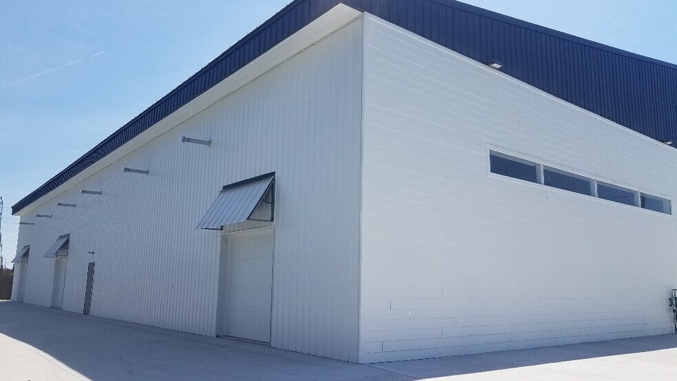 477 South Blvd E, Pontiac, MI à louer - Photo de l’immeuble – Image 2 sur 9