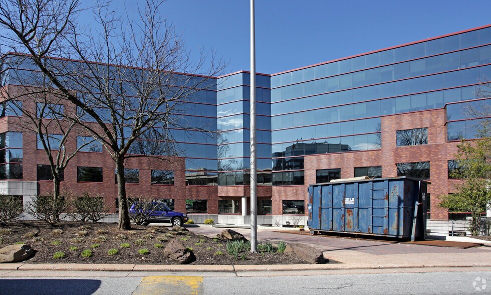 6569 N Charles St, Baltimore, MD à louer - Photo de l’immeuble – Image 2 sur 4