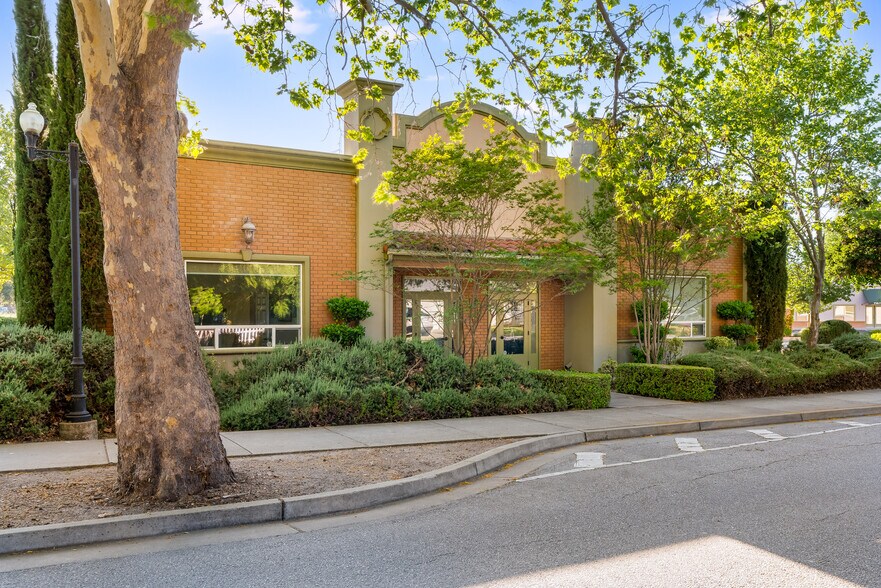 7090 Atascadero Ave, Atascadero, CA à vendre - Photo de l’immeuble – Image 1 sur 16