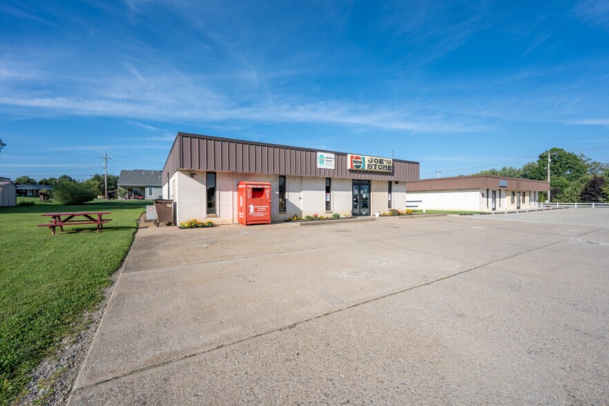 1310 Monastery Dr, Latrobe, PA à vendre - Photo de l’immeuble – Image 3 sur 22