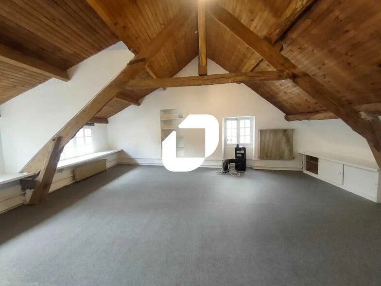 Bureau dans Rennemoulin à louer - Photo de l’immeuble – Image 2 sur 10