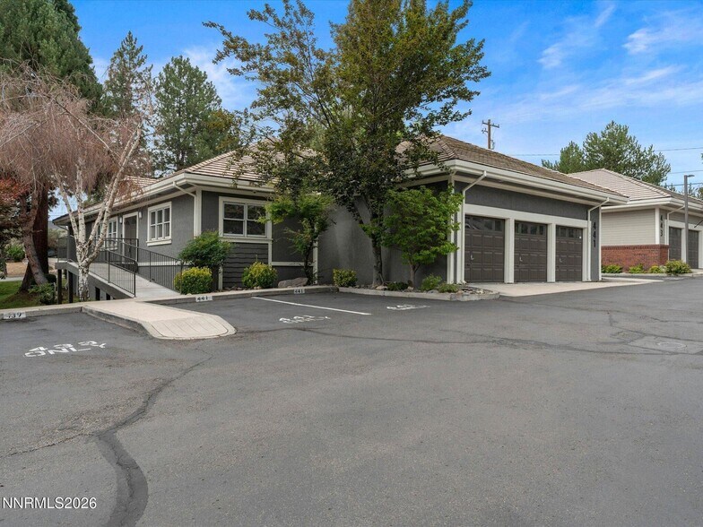 441 W Plumb Ln, Reno, NV à vendre - Photo de l’immeuble – Image 2 sur 53