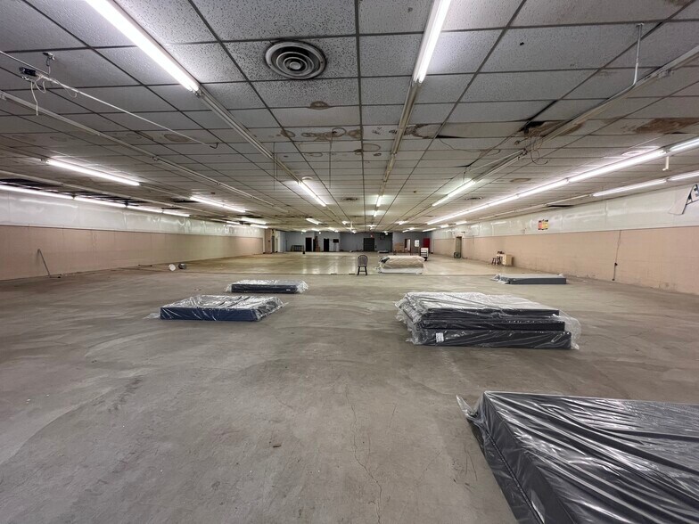 127 W 7th St, Connersville, IN à vendre - Photo de l’immeuble – Image 2 sur 7