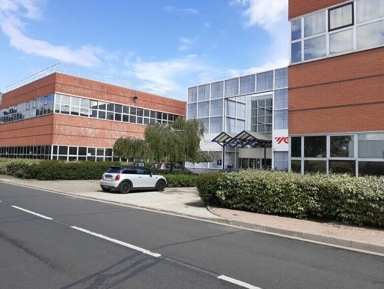 1 Rue Enrico Fermi, Saint-Thibault-des-Vignes à louer - Photo de l’immeuble – Image 2 sur 10