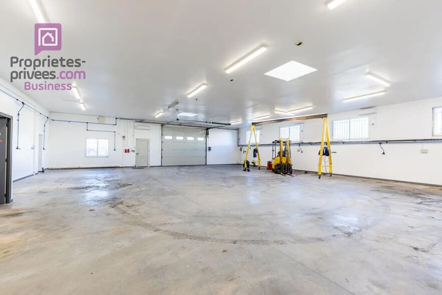 Local d'activités dans Carpentras à vendre - Photo de l’immeuble – Image 3 sur 12