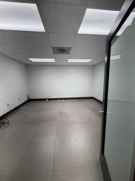 10850 NW 27th St, Doral, FL à vendre - Photo de l’immeuble – Image 3 sur 23