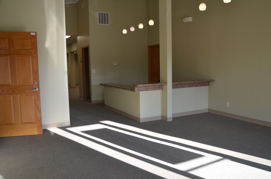 115 E South Street, Sandwich, IL à louer - Hall d’entrée – Image 2 sur 17